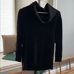 Cable & Gage Classic Scoop Neck Sweater